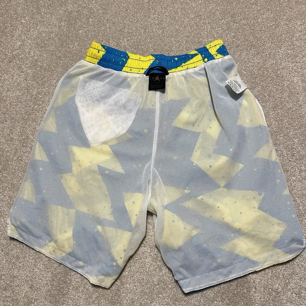 Nike Air Jordan Swim Trunks Size Medium Poolside Shorts Blue Yellow Lined